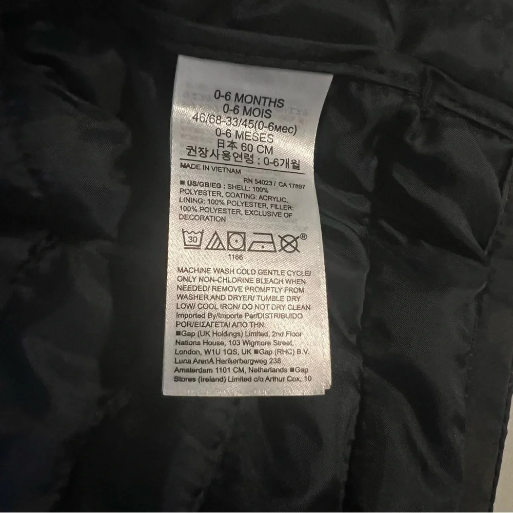 Baby Gap Cold Controlled Hooded Puffer Jacket in Green Camo in Size 0-6 Months